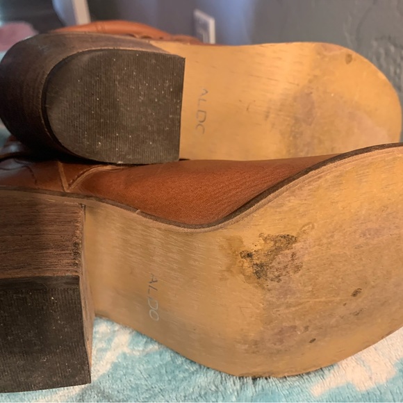 Leather boots with buckles & heels - Picture 2 of 3